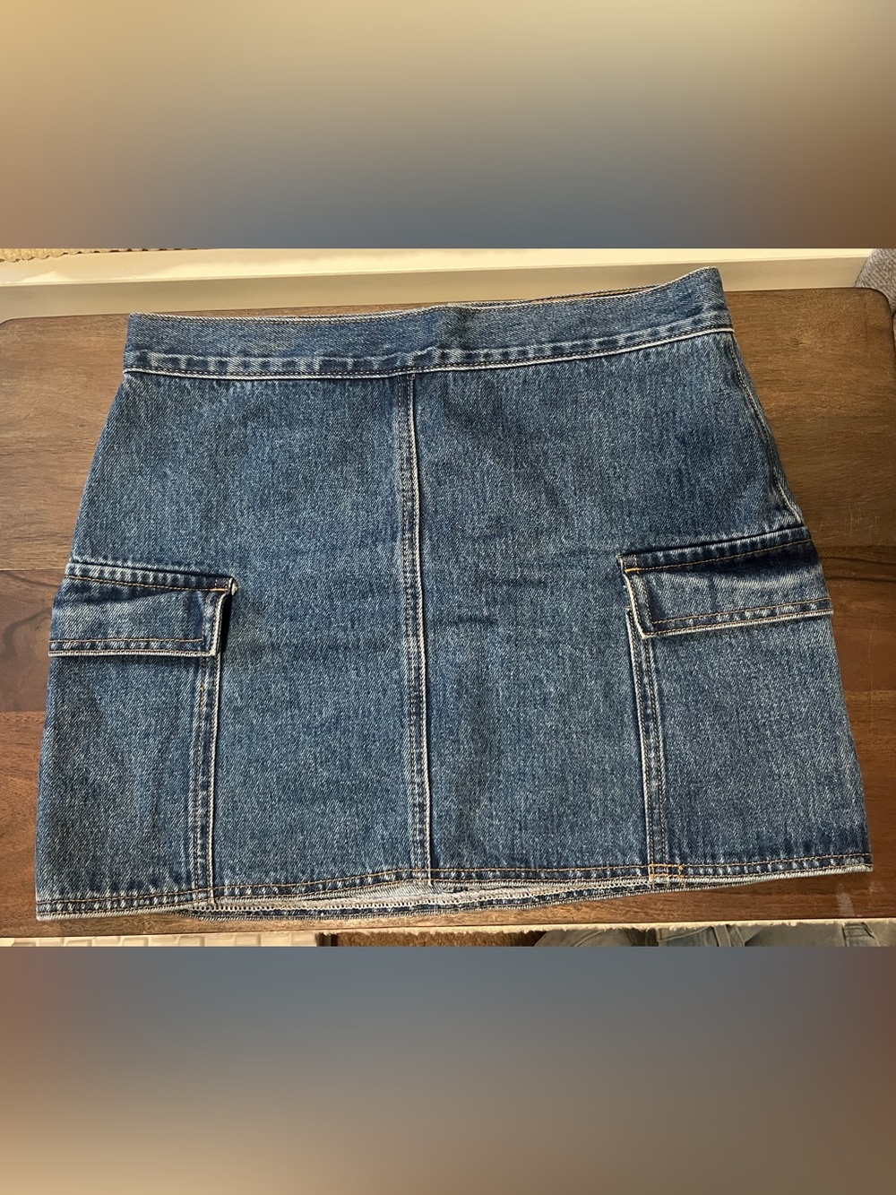 Women’s Denim mini skirt with zip.